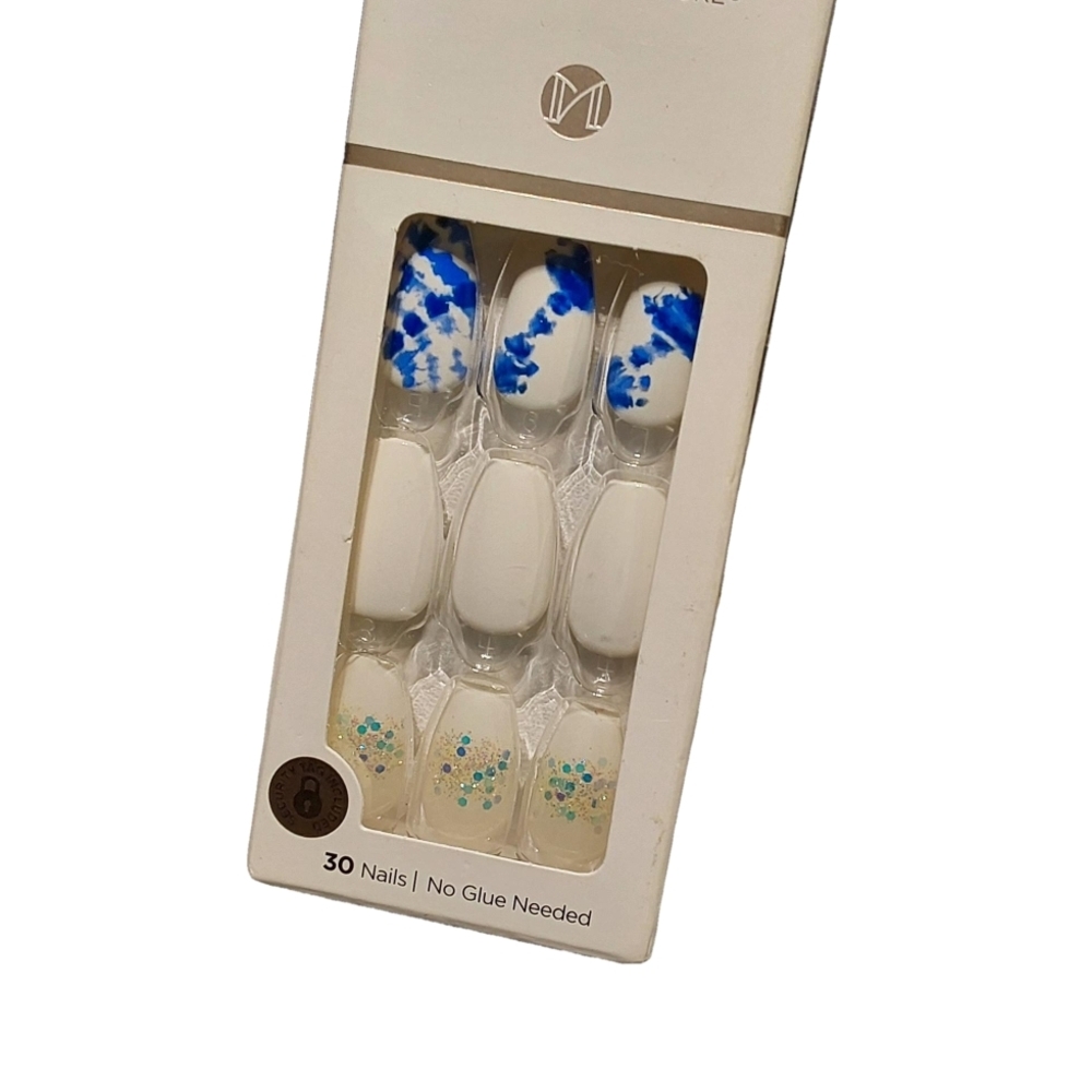 Blue and White Press-On Nails‎
